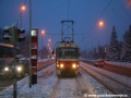 Za bohaté sněhové nadílky stanicuje v zastávce Vozovna Vokovice souprava vozů T3SUCS ev.č.7022+T3 ev.č.6909 vypravená na linku 26. | 10.1.2010