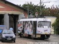 Vůz T3SUCS ev.č.7040 vyjíždí z vozovny Střešovice do ulic, aby jeho osádka rozlila mezi Pražany v horkých dnech osvěžení | 18.8.2006