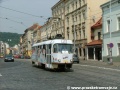 Vůz T3SUCS ev.č.7040 projíždí křižovatkou Na Knížecí, aby jeho osádka rozlila mezi Pražany v horkých dnech osvěžení | 18.8.2006