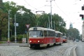 Souprava strašnických vozů T3SUCS #7041+7040 vypravená na linku 3 překonává křižovatku Karlovo náměstí. | 17.10.2004