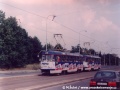 Souprava vozů T3SUCS ev.č.7052+7053 opatřená celovozovou reklamou Pepsi vypravená na linku 26 vjíždí do zastávky Vozovna Vokovice. | léto 1993