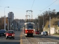 K zastávce Nádraží Veleslavín se blíží souprava vozů T3SUCS ev.č.7146+7147 vypravená na linku 22, najíždějící na svou trať z vokovické vozovny. | 29.11.2006