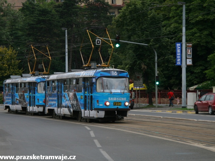 Souprava vozů T3SUCS ev.č.7228+7229 vypravená na linku 16 míří k Podolské vodárně. | 15.7.2008