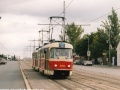 Souprava vozů T3M ev.č.8090+8030 vypravená na linku 12 míří Poděbradskou ulicí k zastávce Podkovářská. | 5.10.2002