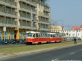 Souprava vozů T3M ev.č.8106+8037 vypravená na linku 3 míří podél někdejší administrativní budovy libeňské Lokomotivky, přebudované na obytný dům k zastávce Sazka aréna. | 16.6.2006