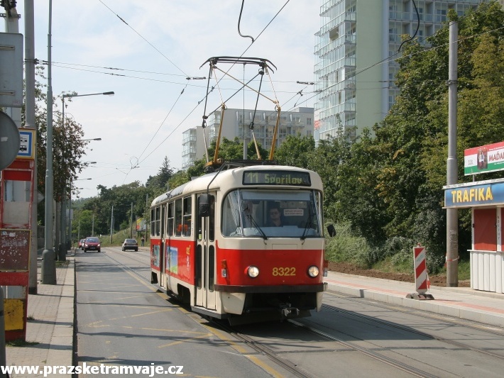 V zastávce Chodovská stanicuje vůz T3R.P ev.č.8322 vypravený na linku 11. | 2.8.2009