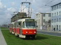 Souprava vozů T3R.P ev.č.8334+8335 vypravená na linku 3 se blíží k zastávce Nádraží Libeň. | 27.3.2004