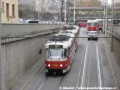 Do podjezdu ulice Na Veselí pod ulicí 5. května vjíždí souprava vozů T3R.P ev.č.8338+8339 vypravená na linku 18. | 11.11.2008