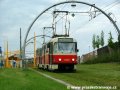 Souprava vozů T3R.P ev.č.8356+8357 vypravená na linku 14 opustila zastávku Geologická a vydala se na dlouhé klesání k zastávce Hlubočepy | 5.8.2005