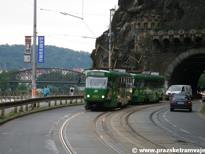 Souprava vozů T3R.P ev.č.8372+8373 vypravená na linku 3 opouští Vyšehradský tunel. | 15.7.2008
