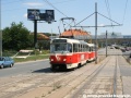 Souprava vozů T3R.P ev.č.8401+8400 vypravená na linku 3 stoupá Poděbradskou ulicí od Starého Hloubětína k zastávce Nademlejnská. | 14.7.2007
