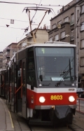 Souprava vozů T6A5 ev.č.8603+8604 vypravená na linku 4 ve výstupní zastávce Kubánské náměstí. | 11.11.1995