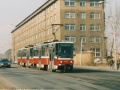 K zastávce Harfa se blíží souprava vozů T6A5 ev.č.8633+8634 vypravená na linku 12. | 22.2.2003