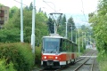Souprava vozů T6A5 #8645+8646 vypravená na linku 17 stoupá Trojskou ulicí k zastávce Hercovka. | 7.6.2004