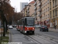K zastávce Nuselská radnice klesá Táborskou ulicí souprava vozů T6A5 ev.č.8663+8664 vypravená na linku 37. | 18.11.2011