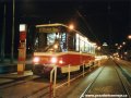 Vůz T6A5 ev.č.8726 vypravený na linku 58 vyčkává v dnes již zrušeném na přestupním bodě s linkou 51 v zastávce Želivského. | 4.4.2001