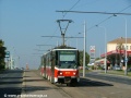 Souprava vozů T6A5 ev.č.8731+8732 vypravená na linku 36 klesá k zastávce Červený Vrch. | 5.9.2004