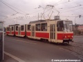 Vůz KT8D5 ev.č.9043 vypravený na linku 36 odbočuje na Palackého náměstí mezi stejnojmennými zastávkami z nábřeží. | září 1995