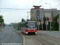 K zastávce Vozovna Vokovice přijíždí vůz KT8D5 ev.č.9044 vypravený na linku 36. | 10.6.2006