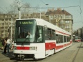 Vůz RT6N1 ev.č.9101 v červenobílém laku vypravený na linku 4 stanicuje v zastávce Karlovo náměstí. | 31.3.1998