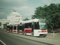 Vůz RT6N1 #9101 na cvičné jízdě s novým řidičem vjíždí do zastávky Kublov. | 5.9.1997