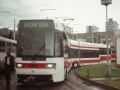 Vůz RT6N1 ev.č.9101 na cvičné jízdě s novým řidičem manipuluje na vnitřní koleji smyčky Nádraží Hostivař. | 29.8.1997