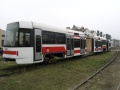 Pomíchané články vozu RT6N1 ev.č.9101 odstavené na kolejišti v areálu firmy Pars Nova, a.s. v Šumperku. | 15.12.2004