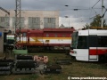 Ještě nedávno zcela nečekaná společnost vozu RT6N2 ev.č.9101, RT6N1 ev.č.9103 s lokomotivou 750.371 v areálu DPOV, a.s. Nymburk | 1.10.2009