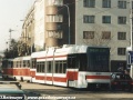 Návraty vozů RT6N1 do vozoven nebyly vždy nejslavnější, u zastávky Oblouková byl zachycený vůz ev.č.9101 potupně vlečený do vozovny Pankrác soupravou vozů T3M vedenou vozem ev.č.8018. | 25.11.1997