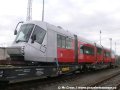 Vůz Škoda 14T ev.č.9111 ložený na železničních vozech po odpojení lokomotivy 740 534-3, která vozy objíždí po sousední koleji a připojí se na druhém konci | 9.2.2007