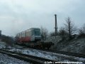 Z nádraží Hostivice vyjíždí deset minut před sedmou ráno lokomotiva 740 469-2 s loženým vozem Škoda 14T ev.č.9122. | 22.3.2007