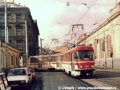 Souprava cvičných vozů T3 ev.č.5503+5502 odbočuje z Radlické do Plzeňské ulice a míří k Andělu | zima 1986