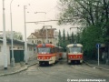 Souprava cvičných vozů T3 ev.č.5505+5516 v sousedství vozu T3M ev.č.8098 vypraveného na linku 14, končící tehdy ve smyčce nesoucí jméno Střelničná | 5.5.1999