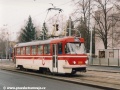 Cvičný vůz T3 ev.č.5518 se u zastávky Vozovna Vokovice chystá zatáhnout do vozovny. | 20.12.2002