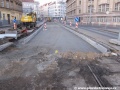 Zatímco v popředí ještě vidíme zbytek koleje konstrukce velkoplošných panelů BKV, na většině snímku se již připravuje spodek tělesa pro konstrukci systému W-tram. | 1.3.2012