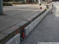 Betonové „L“ profily v Zenklově ulici s přerušením v místě inženýrských sítí. | 3.4.2011